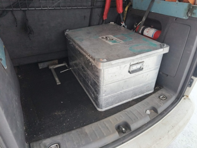 1401048-65 Volkswagen Caddy 1.6 TDI -2011