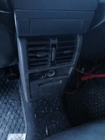 1401048-77 Volkswagen Caddy 1.6 TDI -2011