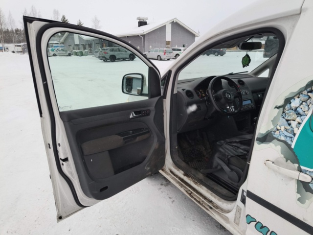 1401048-79 Volkswagen Caddy 1.6 TDI -2011