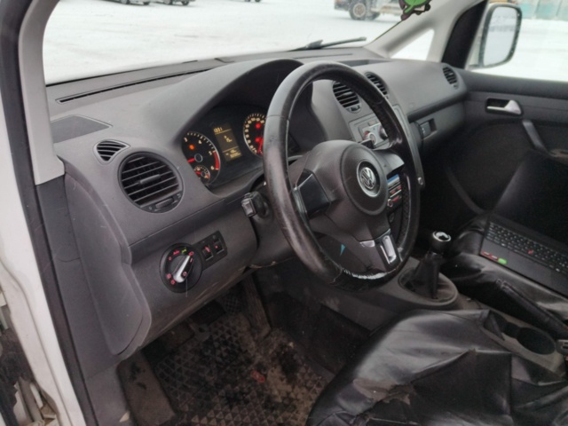 1401048-82 Volkswagen Caddy 1.6 TDI -2011