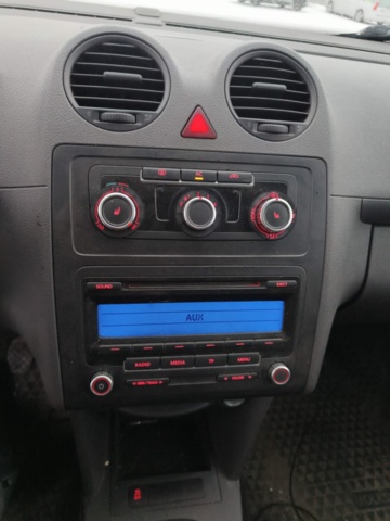 1401048-84 Volkswagen Caddy 1.6 TDI -2011