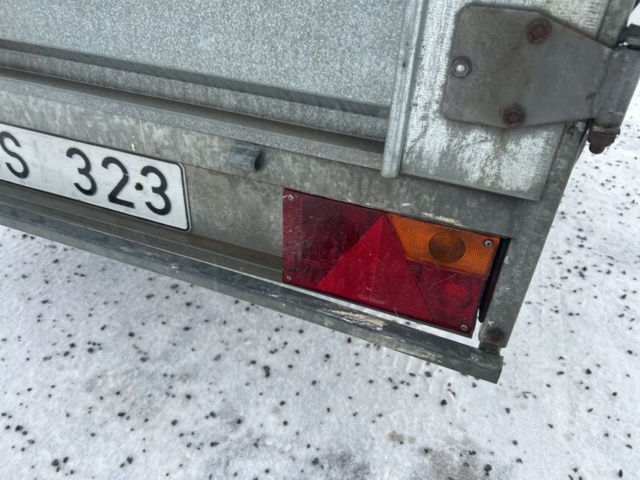 1435528-12 Trailer with cover Thule LV1000 -2007