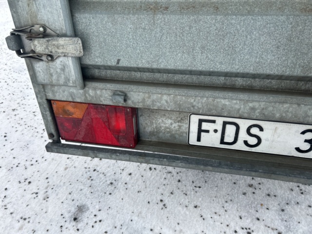 1435528-13 Trailer with cover Thule LV1000 -2007