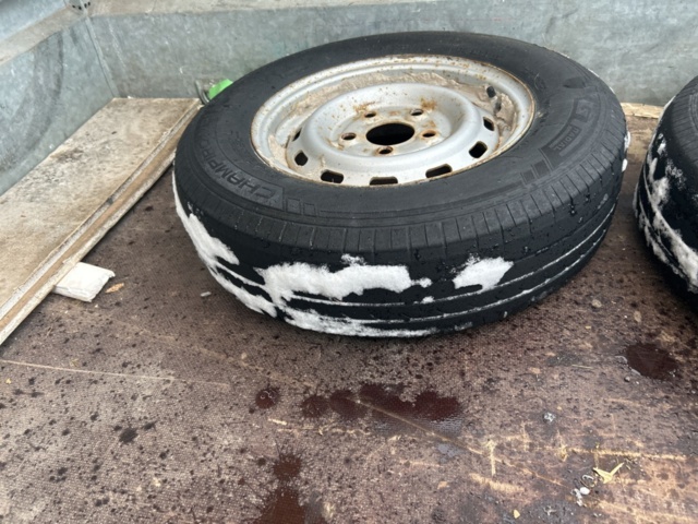 1435528-19 Trailer with cover Thule LV1000 -2007