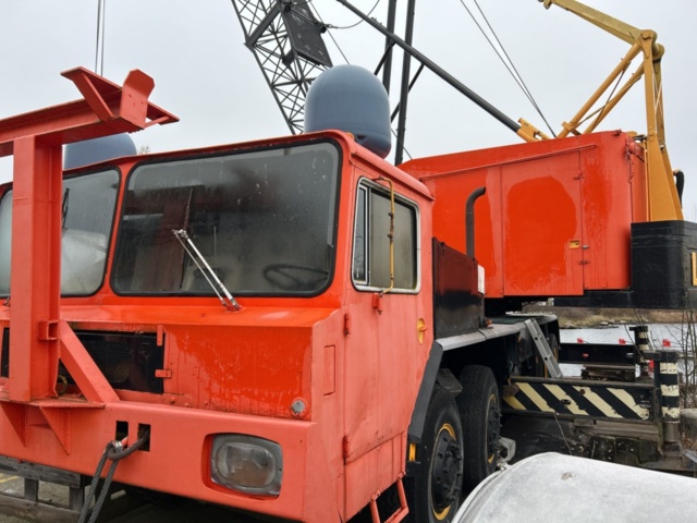 1423686-10 Mobile crane with accessories - Faunwerke LK 910/483