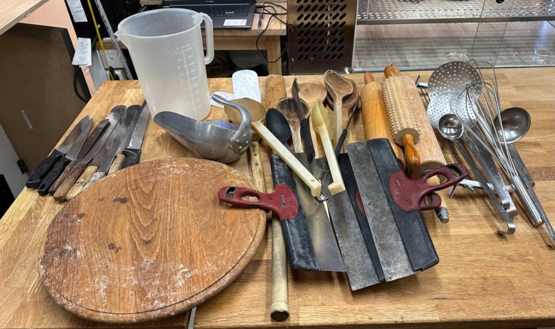 1396301-2 Samling med blandad bak- och köksutrustning