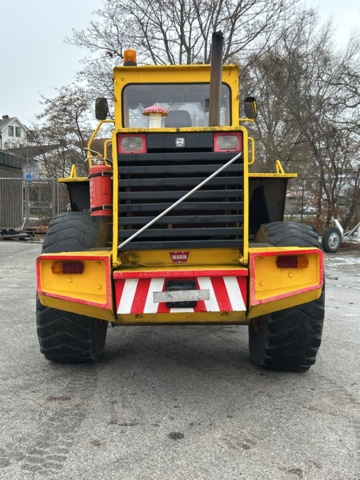 1423685-4 Hjullastare med tillbehör - Volvo BM