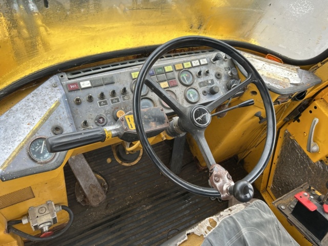 1423685-12 Hjullastare med tillbehör - Volvo BM