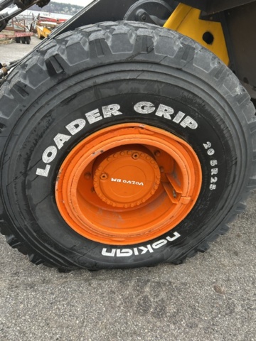 1423685-24 Hjullastare med tillbehör - Volvo BM