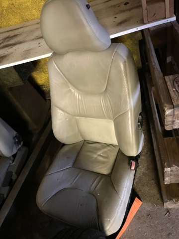 1454218-2 Framstolar Volvo