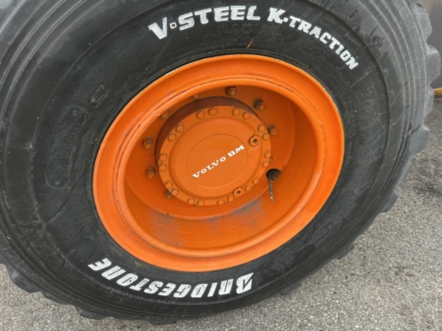 1423685-28 Hjullastare med tillbehör - Volvo BM