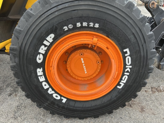 1423685-30 Hjullastare med tillbehör - Volvo BM