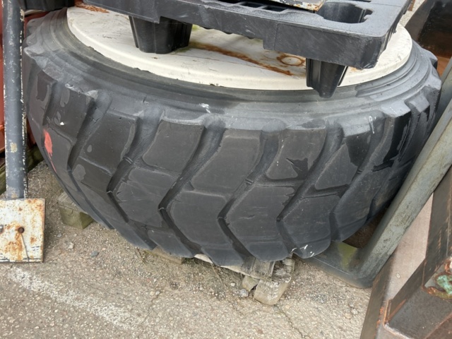 1423685-79 Hjullastare med tillbehör - Volvo BM