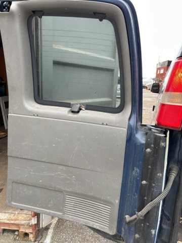 1423688-47 Chevrolet Express H1500 Conversion Van 5.3 V8 AWD Hydra-Matic -2004 (Reparationsobjekt)