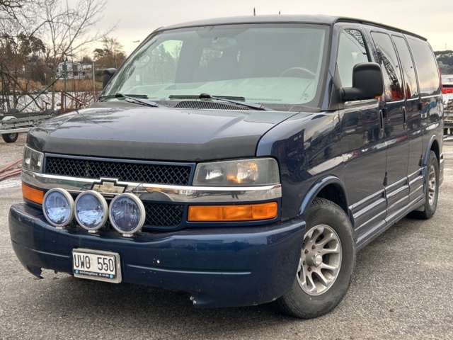 1423688-1 Chevrolet Express H1500 Conversion Van 5.3 V8 AWD Hydra-Matic -2004 (Reparationsobjekt)