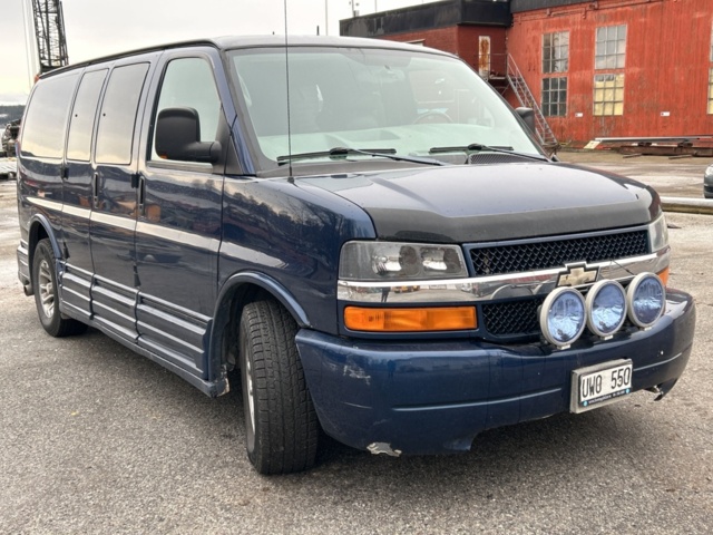 1423688-7 Chevrolet Express H1500 Conversion Van 5.3 V8 AWD Hydra-Matic -2004 (Reparationsobjekt)