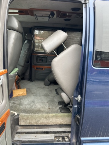 1423688-35 Chevrolet Express H1500 Conversion Van 5.3 V8 AWD Hydra-Matic -2004 (Reparationsobjekt)