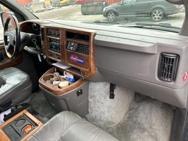 1423688-20 Chevrolet Express H1500 Conversion Van 5.3 V8 AWD Hydra-Matic -2004 (Reparationsobjekt)