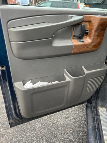 1423688-9 Chevrolet Express H1500 Conversion Van 5.3 V8 AWD Hydra-Matic -2004 (Reparationsobjekt)