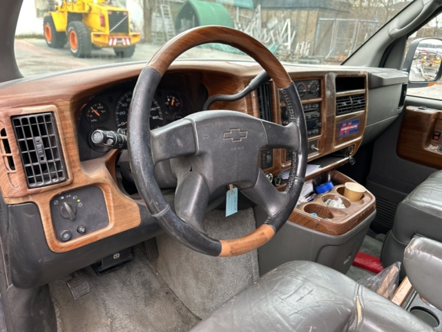 1423688-10 Chevrolet Express H1500 Conversion Van 5.3 V8 AWD Hydra-Matic -2004 (Reparationsobjekt)