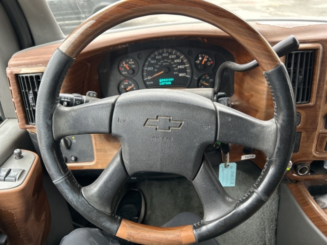 1423688-11 Chevrolet Express H1500 Conversion Van 5.3 V8 AWD Hydra-Matic -2004 (Reparationsobjekt)