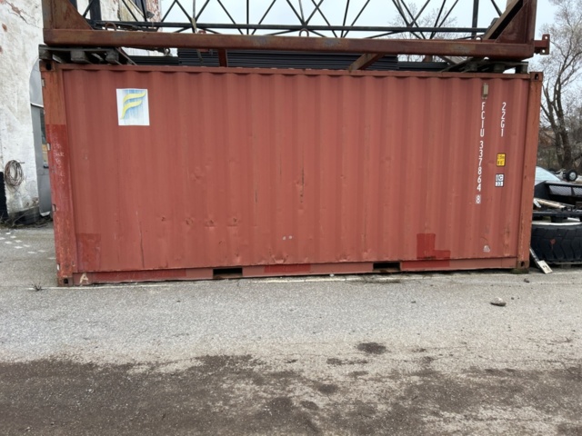1423687-2 Container 20-fot med innehåll