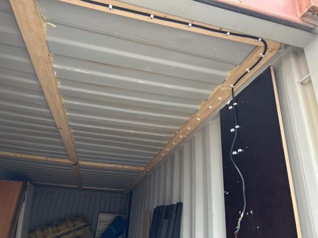 1423687-10 Container 20-fot med innehåll