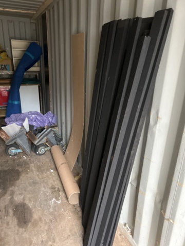 1423687-11 Container 20-fot med innehåll