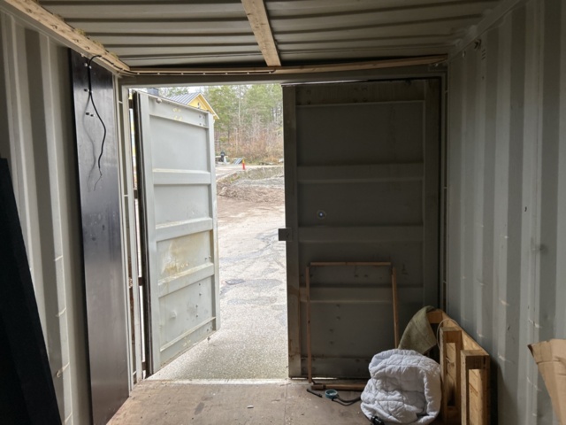 1423687-19 Container 20-fot med innehåll