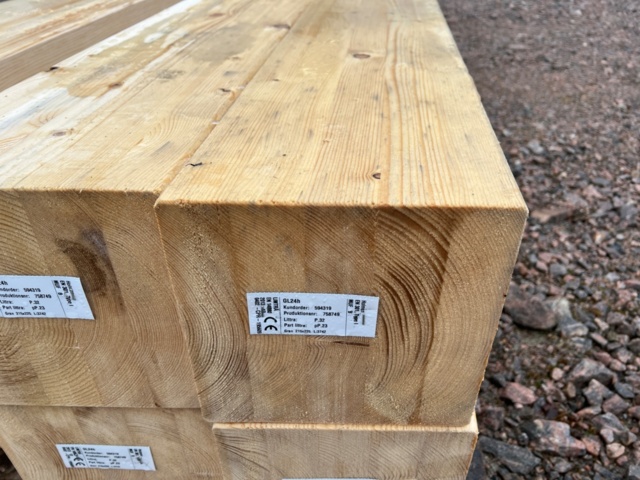 1094687-2 1 st Limträbalk 215x225x3742mm, Holmen