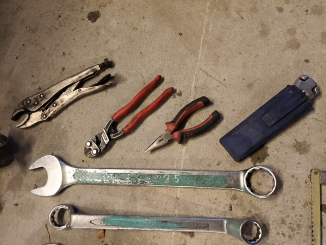 1401052-12 Hand tools