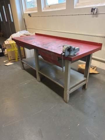 1454546-1 Arbetsbänk med skruvstycke