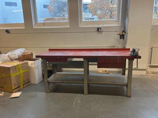 1454546-2 Arbetsbänk med skruvstycke