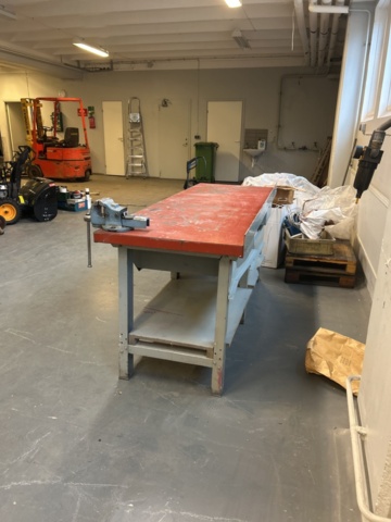 1454546-6 Arbetsbänk med skruvstycke