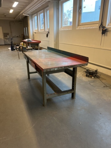 1454547-4 Arbetsbänk med skruvstycke