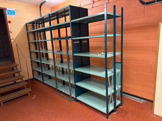 1443560-2 Plåthyllor, olika modeller, 21 sektioner