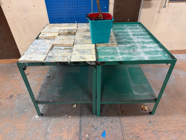 1443570-1 Stålbord 2 st