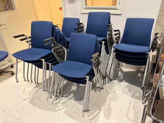 1443581-1 Staplingsbara stolar, 28 st