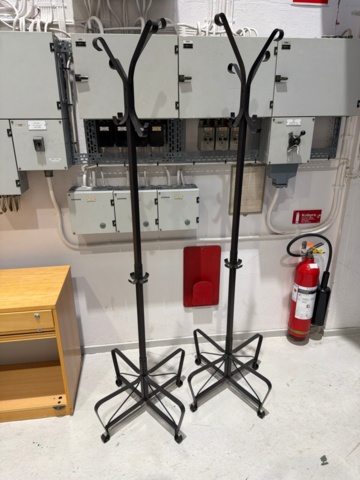 1443593-1 Klädhängare i stål, 2 st