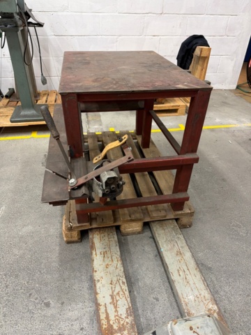 1443594-2 Arbetsbord i massivt stål