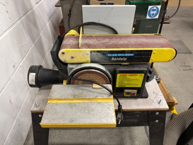 1443597-5 Belt sander with extraction and collection bag