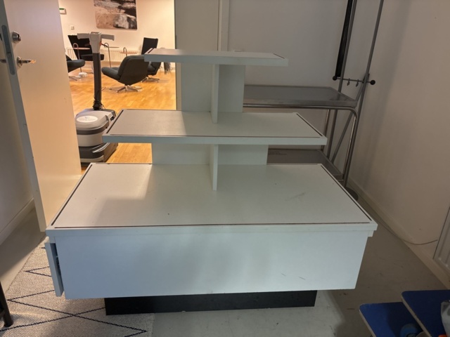 1444796-1 Butiksinredning på hjul – 3 hyllplan
