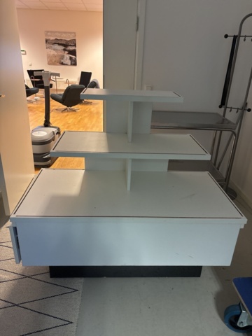 1444796-2 Butiksinredning på hjul – 3 hyllplan