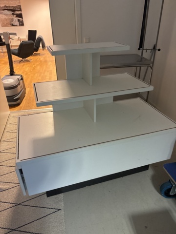 1444796-4 Butiksinredning på hjul – 3 hyllplan