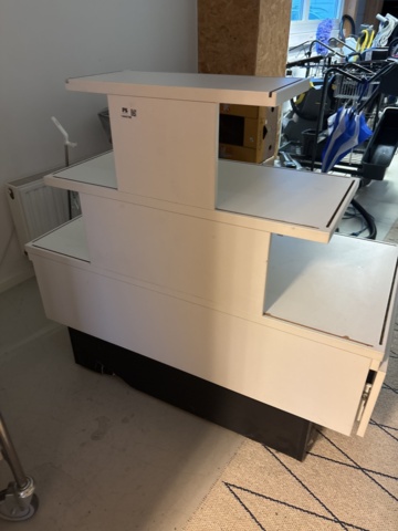 1444796-5 Butiksinredning på hjul – 3 hyllplan