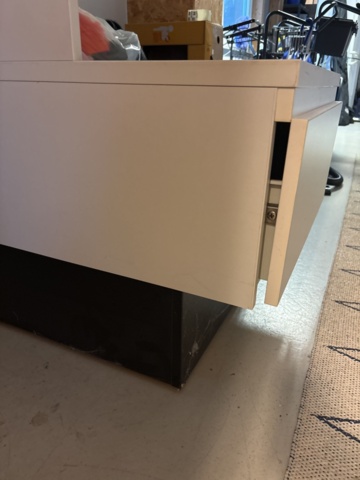 1444796-7 Butiksinredning på hjul – 3 hyllplan