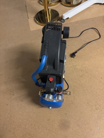 1444801-6 Biltema Air Compressor 11-8 – Luftkompressor med slang och blåspistol