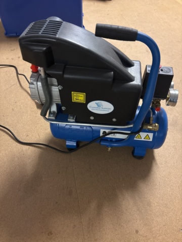 1444801-1 Biltema Air Compressor 11-8 – Luftkompressor med slang och blåspistol