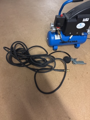 1444801-2 Biltema Air Compressor 11-8 – Luftkompressor med slang och blåspistol