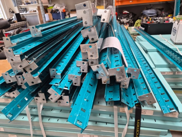 1454724-7 Hyllsystem– 100×40 cm hyllplan, 248 cm gavlar, inkl. stag